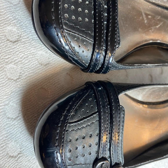 Aldo Women Ballet Flat Pumps Black Leather Perforated Buckle Slip On Low Heel - Picture 3 of 16